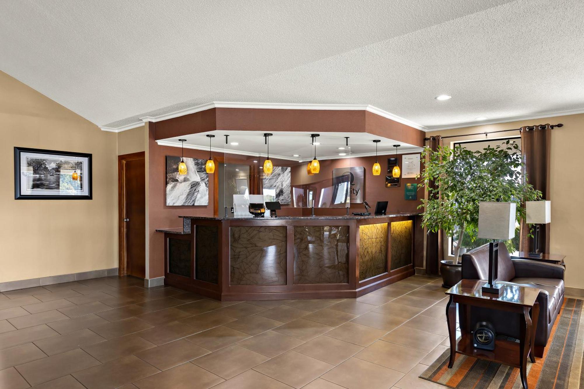 Quality Inn Дандрижд Екстериор снимка